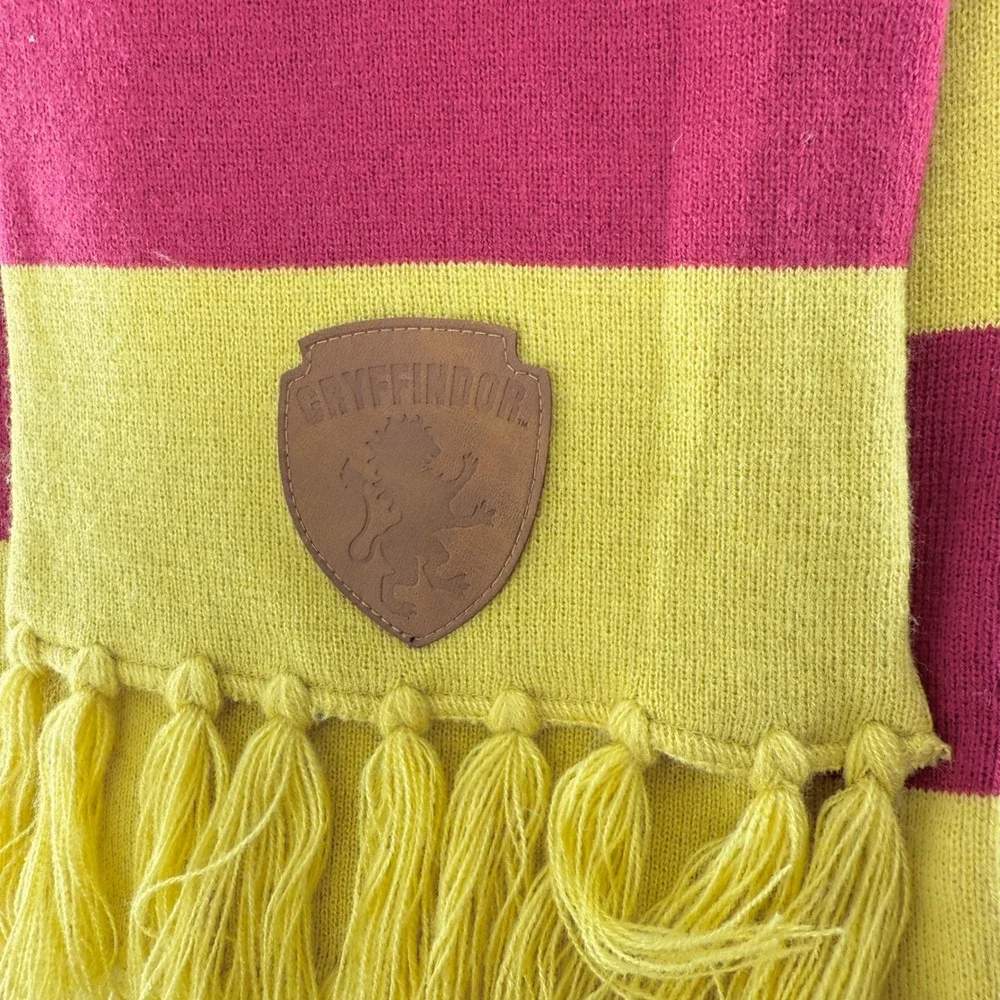 Harry Potter Gryffindor Scarf Striped Knit‎ Tassel Emblem